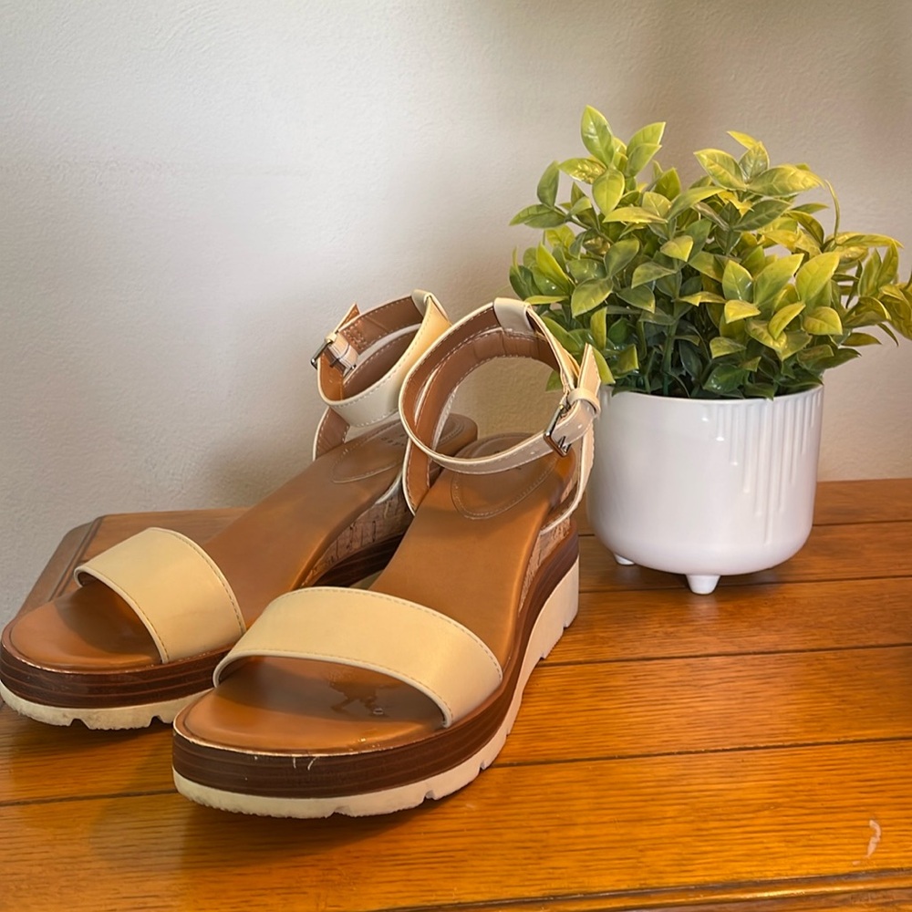 Women’s sandals